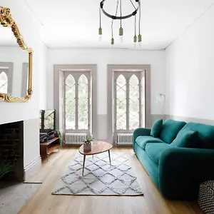 https://stunning-2-bedroom-flat-8min-walk-from-the-beach.brighton-hotels-england.com